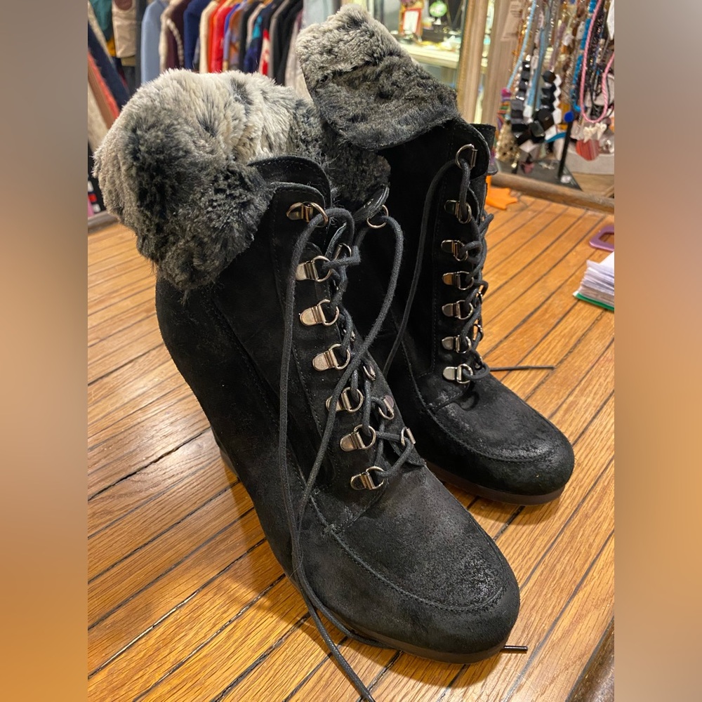 Boutique 9 Destin Wedge Bootie sz10